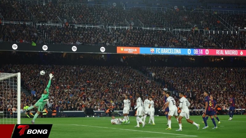 Siêu phẩm đá phạt của Marcus Rashford 